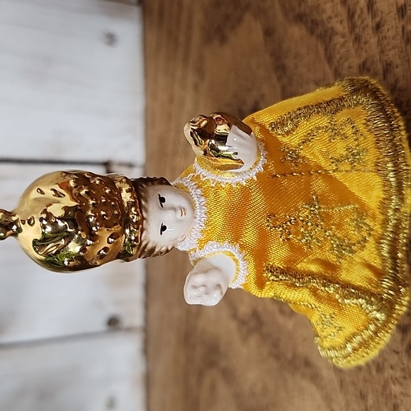 TRIUMPH OF LOVE Infant Jesus of Prague with Cloth Gown - Picture 3 of 3